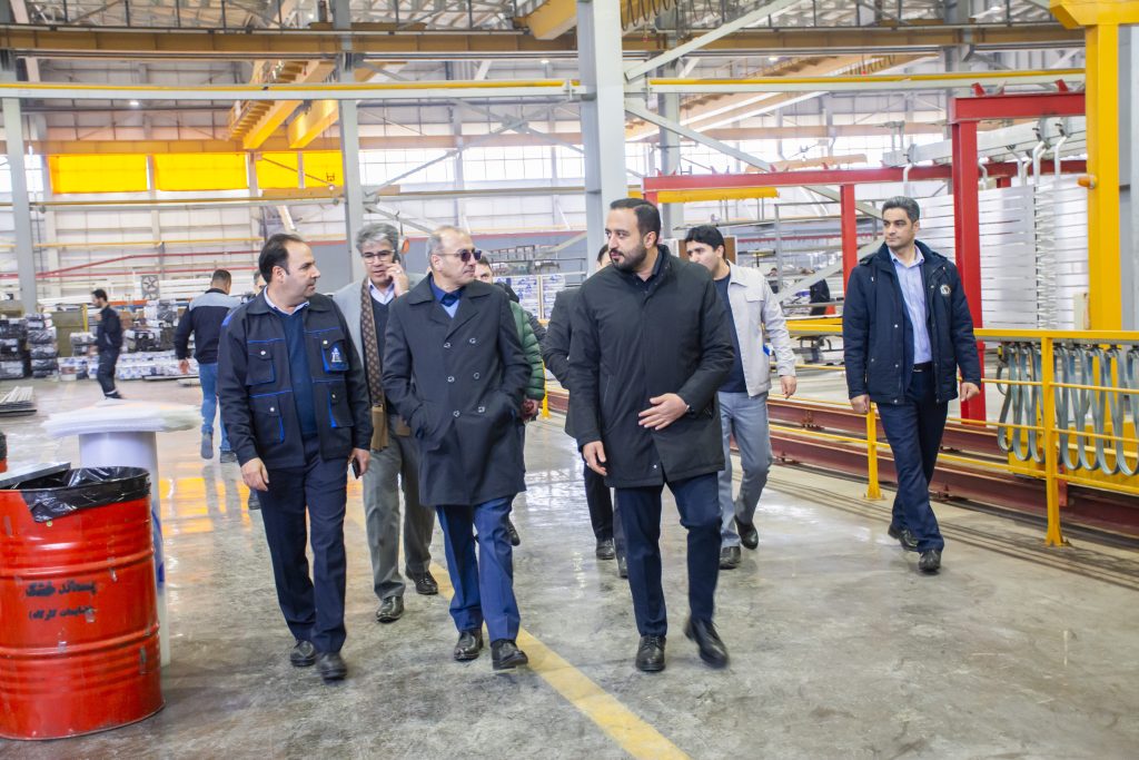 بازديد مدیران و معاونین شعب مرکزی بانک مسکن از خط تولید شرکت صنایع آلوم رول نوین